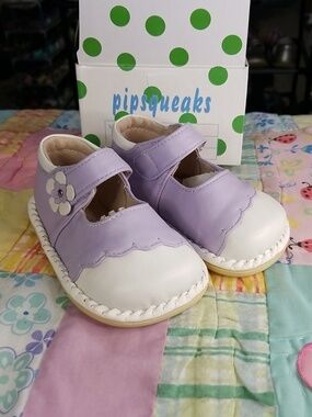 pipsqueaks Lilac & White Mary Jane Shoes W/Scalloped Edge & 3DFlowers Size 8 NIB